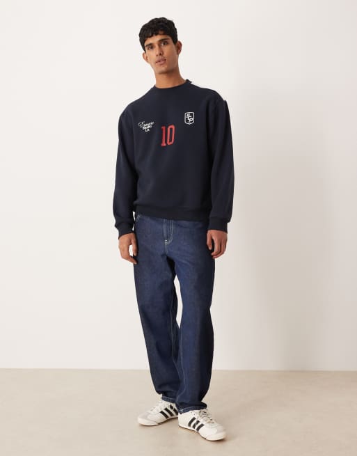 ASOS DESIGN - Ruimvallend sweatshirt met voetbalprint in marineblauw, 2 van 5