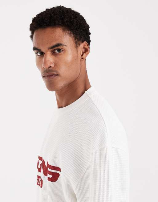 ASOS DESIGN - Ruimvallend sweatshirt met wafeltextuur en signs-print in gebroken wit, 4 van 5