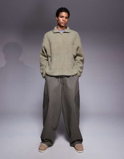 ASOS DESIGN - Ruimvallend sweatshirt van borg met opstaande boord en korte rits in beige, 2 van 5