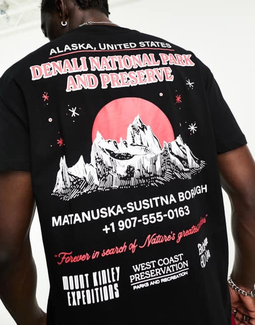 ASOS DESIGN - Ruimvallend T-shirt in zwart met bergprint op de achterkant