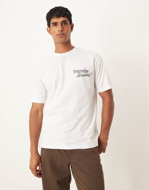 ASOS DESIGN - Ruimvallend T-shirt met cartoonprint op de achterkant in wit, 5 van 5