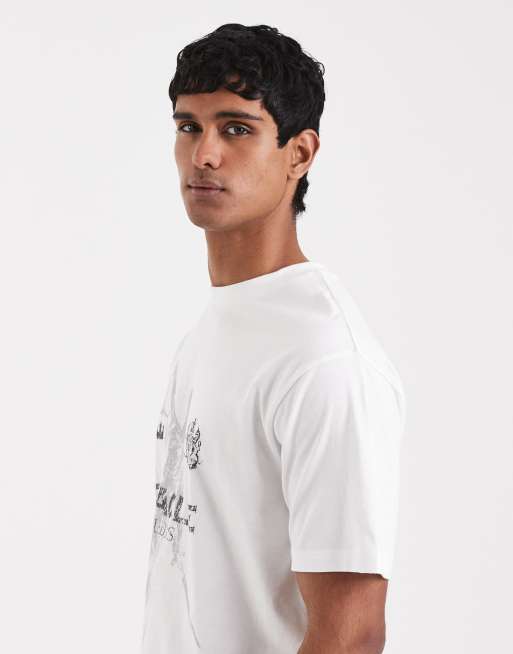 ASOS DESIGN - Ruimvallend T-shirt met grafische voetbalprint in wit , 3 van 5