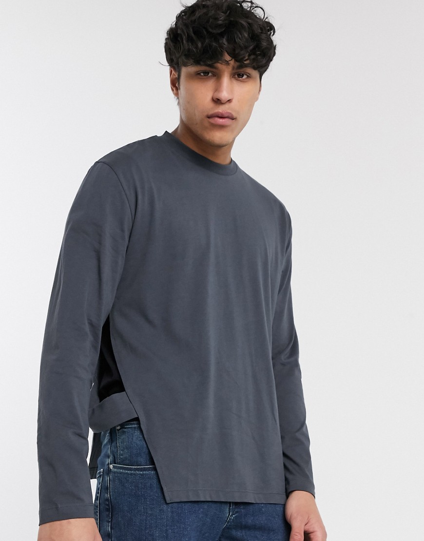 ASOS DESIGN - Ruimvallend T-shirt met lange mouwen, detail op de zijkant en wassing in zwart-Grijs