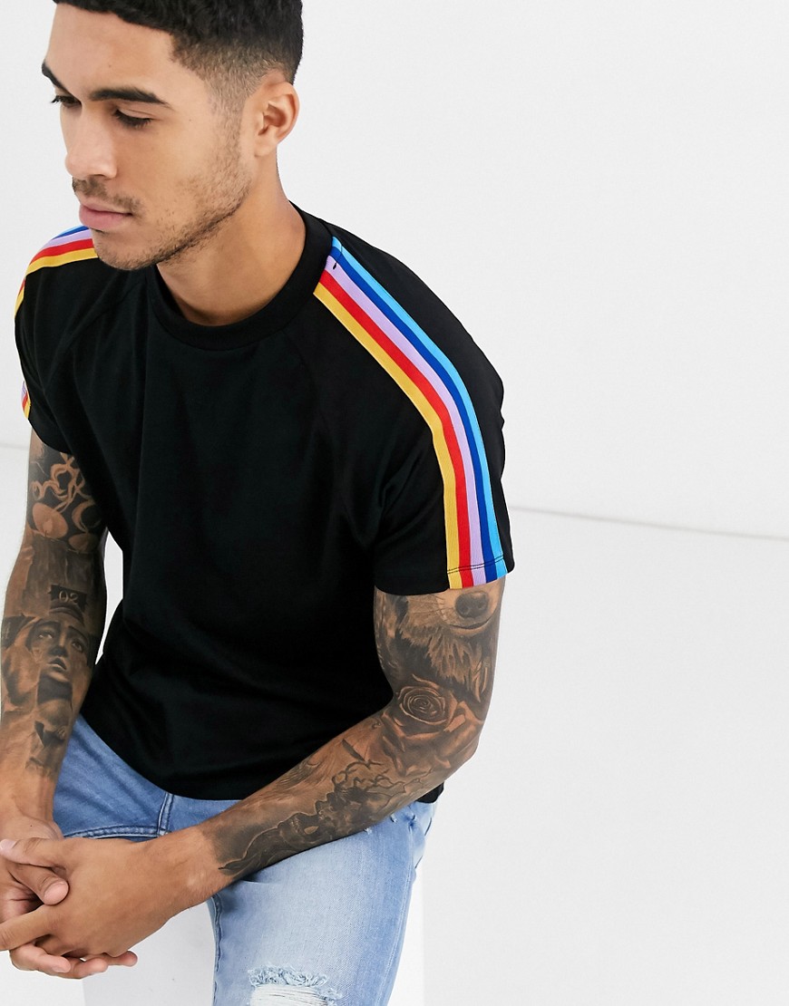 ASOS DESIGN - Ruimvallend T-shirt met regenboog en schouder-tape in zwart