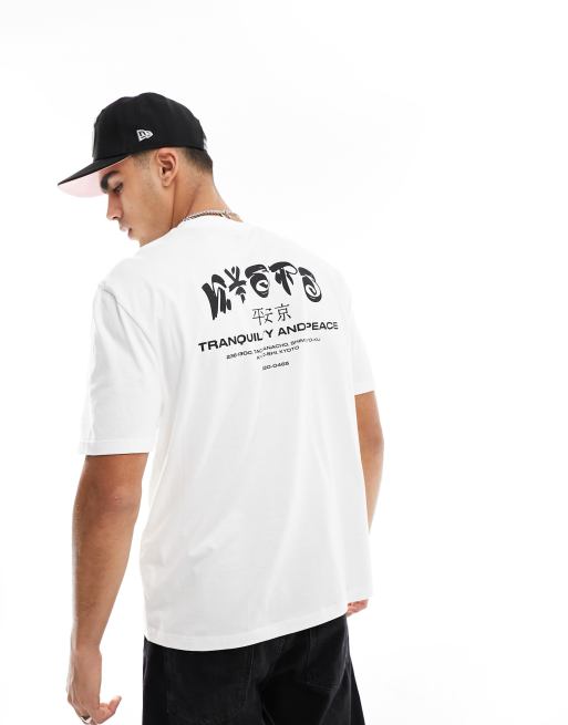 ASOS DESIGN - Ruimvallend T-shirt met souvenir-print op de rug in wit, 4 van 4