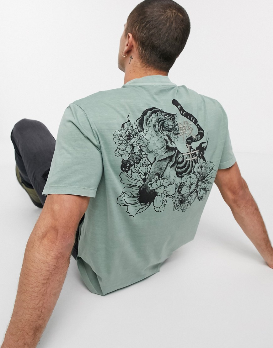 ASOS DESIGN - Ruimvallend T-shirt met tijger- en bloemenprint van organisch katoen in groene acid wash