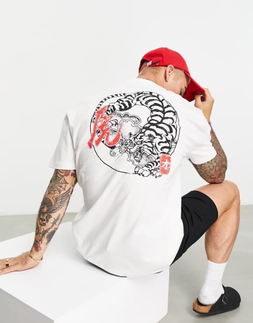 ASOS DESIGN - Ruimvallend T-shirt met tijgerprint op de achterkant in gebroken wit
