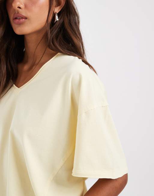 ASOS DESIGN - Ruimvallend T-shirt met V-hals in lichtgeel, 3 van 4