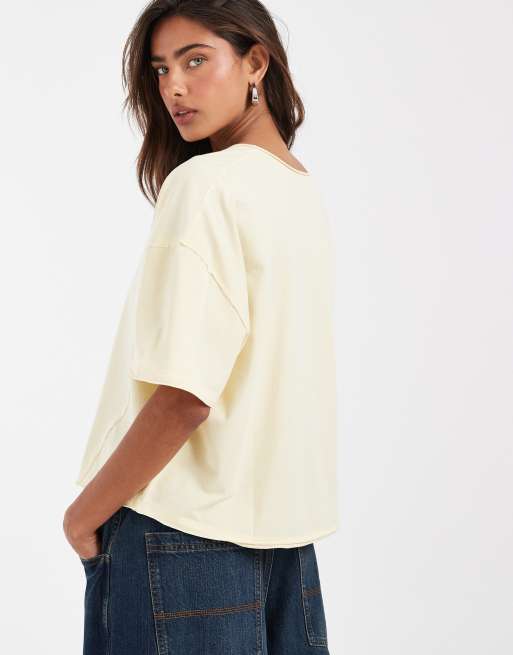 ASOS DESIGN - Ruimvallend T-shirt met V-hals in lichtgeel, 4 van 4
