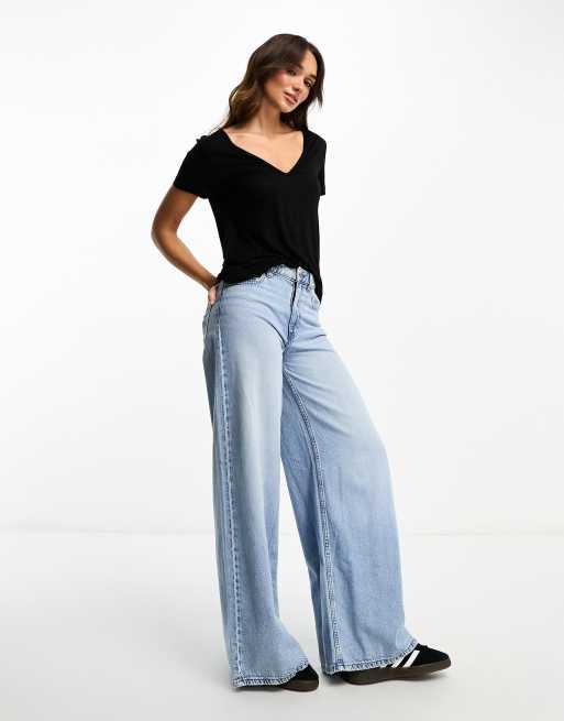 ASOS DESIGN - Ruimvallend T-shirt met V-hals in zwart, 3 van 4