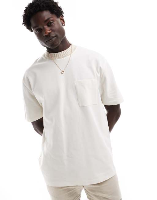 ASOS DESIGN - Ruimvallend T-shirt met zak op de voorkant in crème