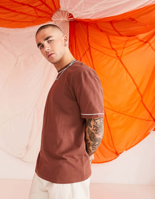 ASOS DESIGN - Ruimvallend T-shirt van piqué in bruin met witte bies