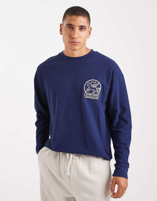 ASOS DESIGN - Ruimvallend T-shirt van wafelstof met lange mouwen en geborduurd logo op de borst in marineblauw