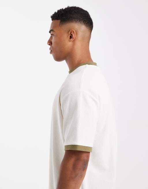 ASOS DESIGN - Ruimvallend T-shirt van zware stof met textuur in crème, 4 van 5