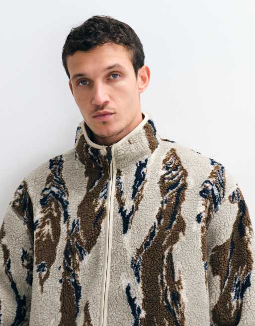 ASOS DESIGN ruimvallende borgfleece met rits en camoprint in bruin, 5 van 5