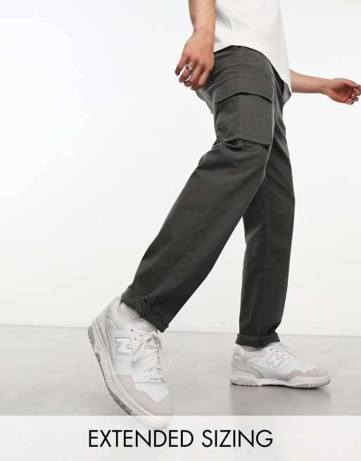 ASOS DESIGN - Ruimvallende cargobroek met wassing in zwart 