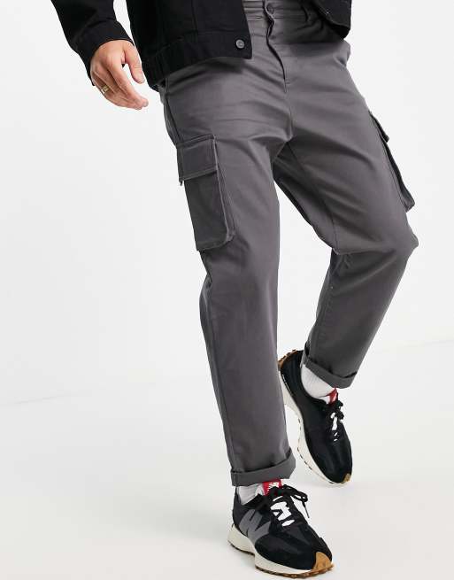 ASOS DESIGN - Ruimvallende cargobroek met wassing in zwart