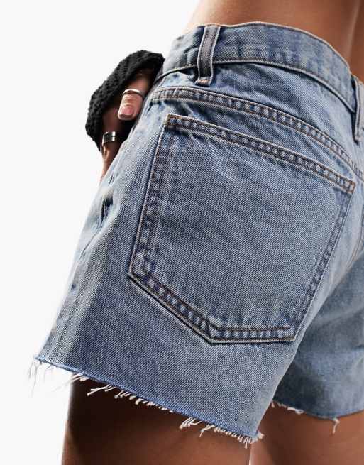 ASOS DESIGN - Ruimvallende denim short in blauw met mid-wash, 3 van 5