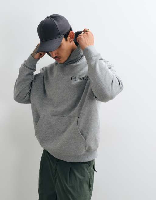ASOS DESIGN ruimvallende hoodie met Guinness-print in grijs gemêleerd, 5 van 5