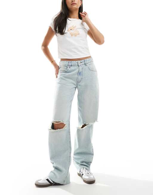 ASOS DESIGN - Ruimvallende jeans met scheuren in lichte wassing