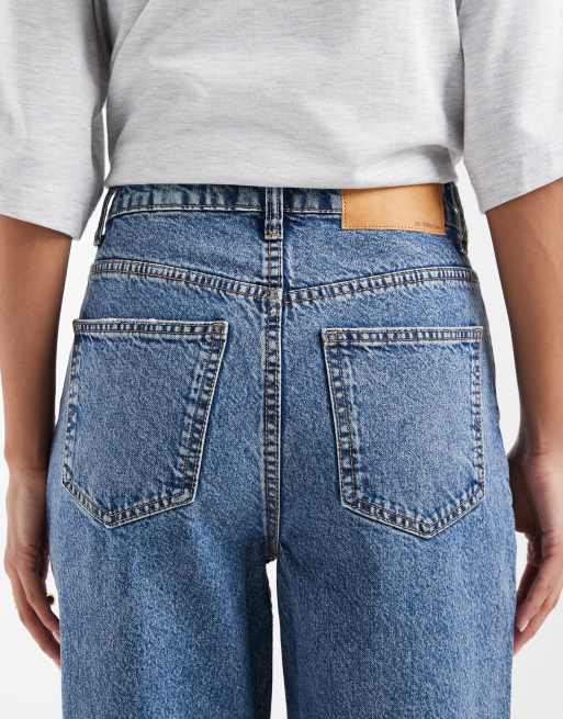 ASOS DESIGN - Ruimvallende mom jeans met hoge taille in middenblauw, 4 van 5