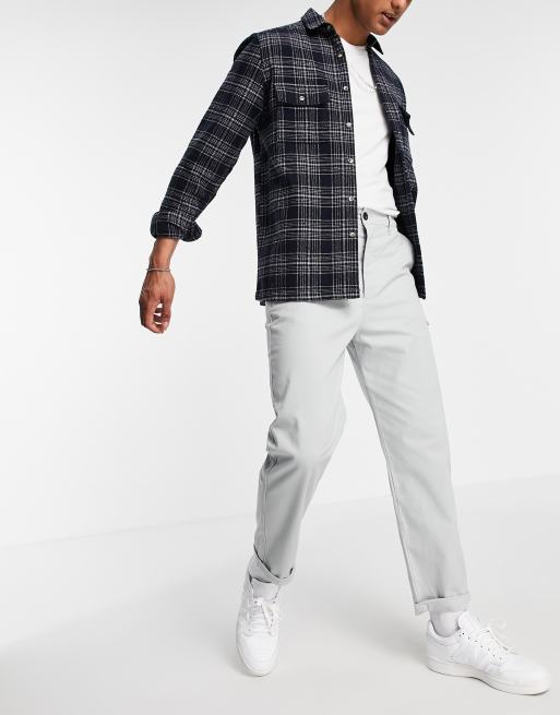 ASOS DESIGN - Ruimvallende skaterchino in lichtgrijs