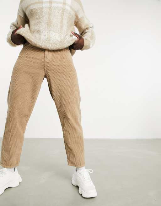 ASOS DESIGN - Ruimvallende toelopende corduroy jeans in lichtbruin