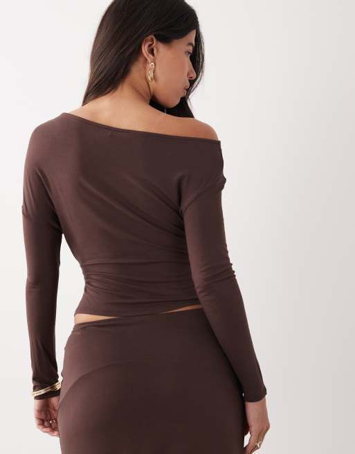 ASOS DESIGN - Ruimvallende top met blote schouders in chocoladebruin, deel van co-ord set, 4 van 4