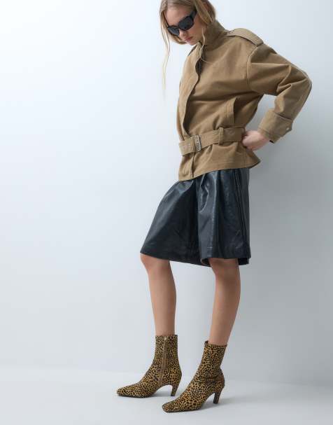 ASOS DESIGN Rumi botki na obcasie ze skóry naturalnej we wzór zwierzęcy - view 1