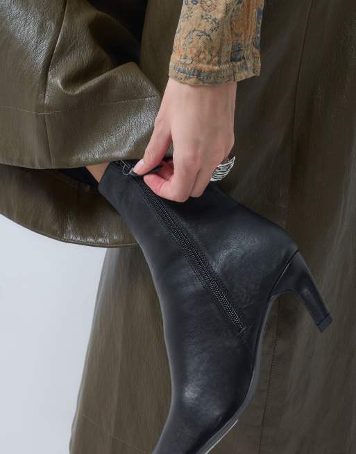 ASOS DESIGN Rumi bottines à talons noires sans doublure en cuir véritable, 3 de 5