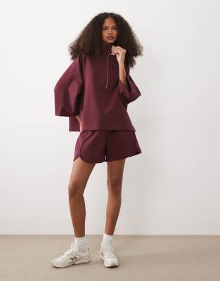 ASOS DESIGN - Runner-Shorts in Burgunderrot-Marineblau