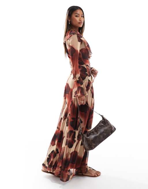 ASOS DESIGN Ruschen Maxikleid im Boho Stil aus Netzstoff mit ubergroBem Blumendruck in Dunkelrot