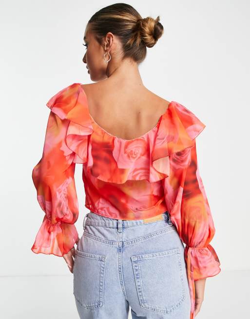 ASOS DESIGN – Rüschenbluse mit Bindeband und verschwommenem Rosenmuster, 2 von 4