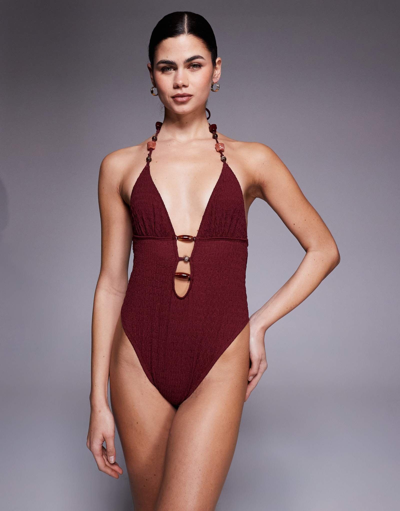 Купальник ASOS DESIGN Ruth с глубоким вырезом и бордовой отделкой из смолы