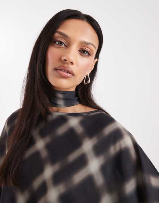 ASOS DESIGN – Rutig, enaxlad topp med scarf och cape, 3 av 4