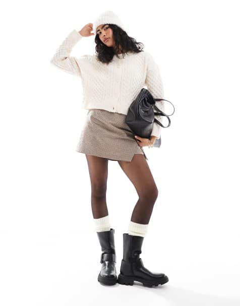 ASOS DESIGN – Rutig, figursydd skort i minilängd med omlottdesign - view 1