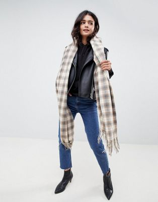 ASOS DESIGN – Rutig scarf i oversize-modell med tofsar-Brun