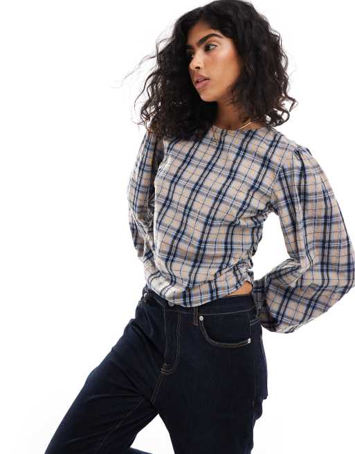 ASOS DESIGN – Rutig topp med volymärmar och rysch på sidan