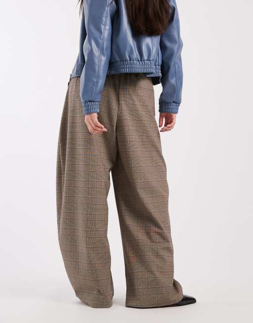ASOS DESIGN – Rutiga, borstade byxor i dra på-modell med horseshoe-stil, 4 av 5