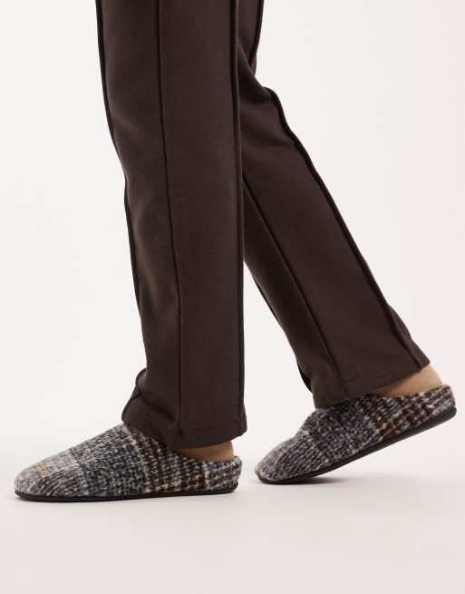 ASOS DESIGN – Rutiga, borstade tofflor med fleecefoder, 4 av 4