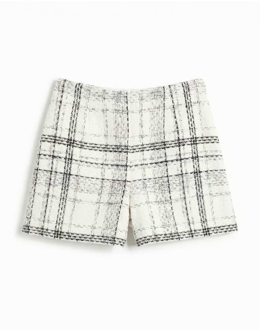 ASOS DESIGN – Rutiga, figursydda shorts i extra kort design och bouclé, 6 av 12