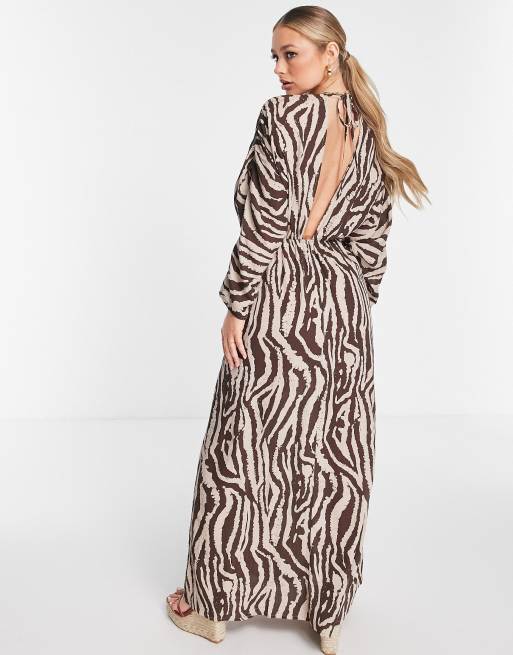ASOS DESIGN - Rynket maxi-strandkjole med dyb udskæring foran og dyreprint , 2 af 4