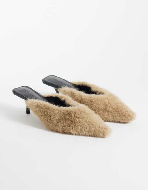 ASOS DESIGN sabot con punta e tacchetto a punta in pelliccia beige, 2 di 5