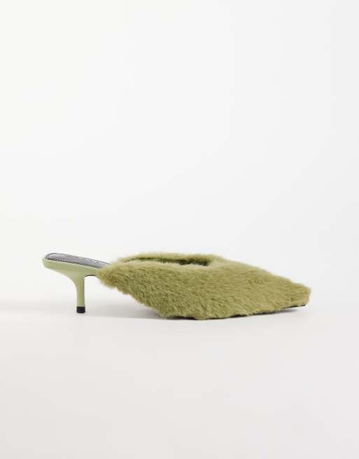 ASOS DESIGN sabot con punta e tacco kitten in pelliccia verde, 2 di 5