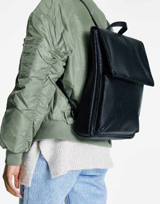 ASOS DESIGN Sac a dos minimaliste doux avec rabat en PU graine ASOS