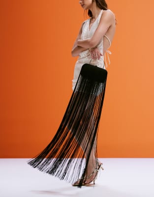 ASOS DESIGN - Sac à main à longues franges avec bride amovible en chaîne - Noir