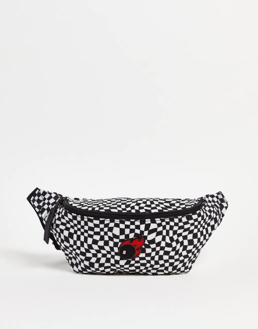 ASOS DESIGN Sac banane damier et balle 8 brod e ASOS