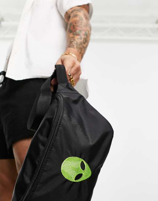 ASOS DESIGN - Sac banane en tissu anti-déchirures avec alien brodé - Noir, 2 de 4