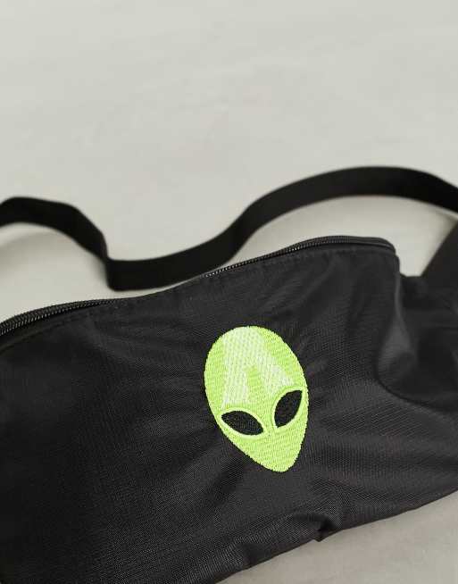 ASOS DESIGN - Sac banane en tissu anti-déchirures avec alien brodé - Noir, 3 de 4