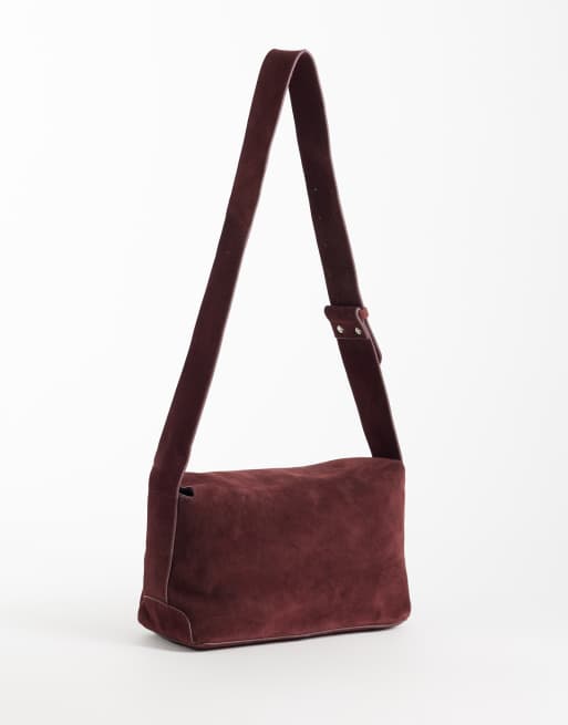ASOS DESIGN sac bandoulière et porté épaule en daim ajustable coupe décontractée bordeaux, 4 de 4